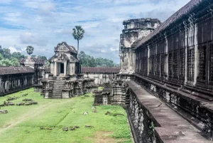 eksplorasi-keindahan-arsitektur-kamboja-di-candi-bakong