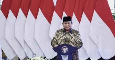 prabowo-serahkan-anggaran-2025-tekankan-pentingnya-efisiensi-dan-penghematan