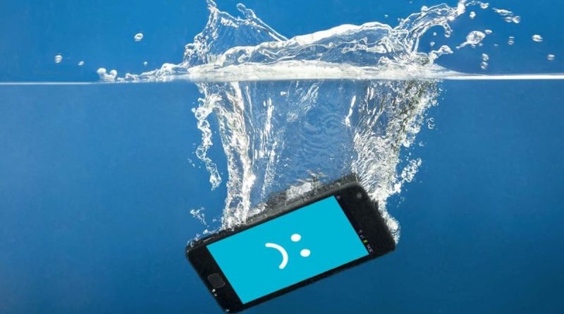 HP Waterproof Tapi Tetap Rusak Kena Air, Ini Kesalahan Umum Pengguna